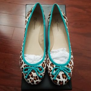 NWT INC International Concepts Palomeleo Flats 8M